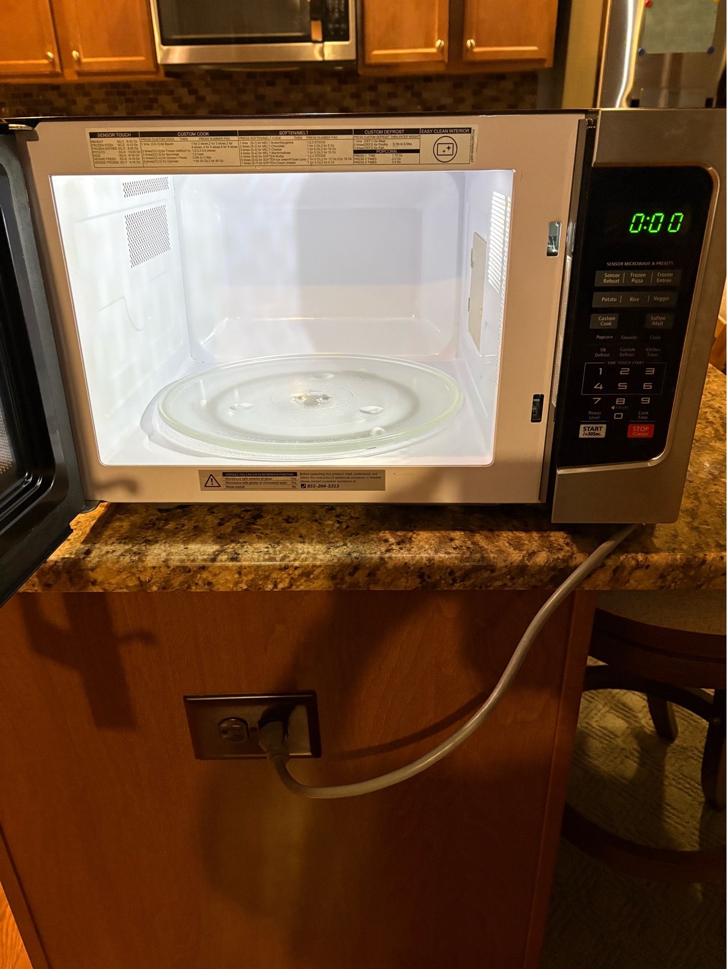 Countertop microwave. Like new. Great quality and brand, Toshiba. Works perfectly. Clean