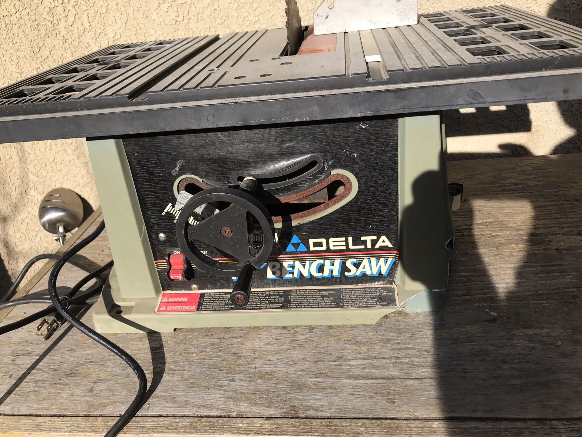 Delta 10” Bench Saw 