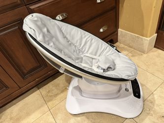4moms RockaRoo Baby Rocker with Front to Back Gliding Motion