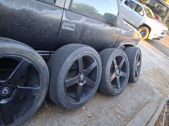 600 oboe rims are in perfect condition.. needs tires.