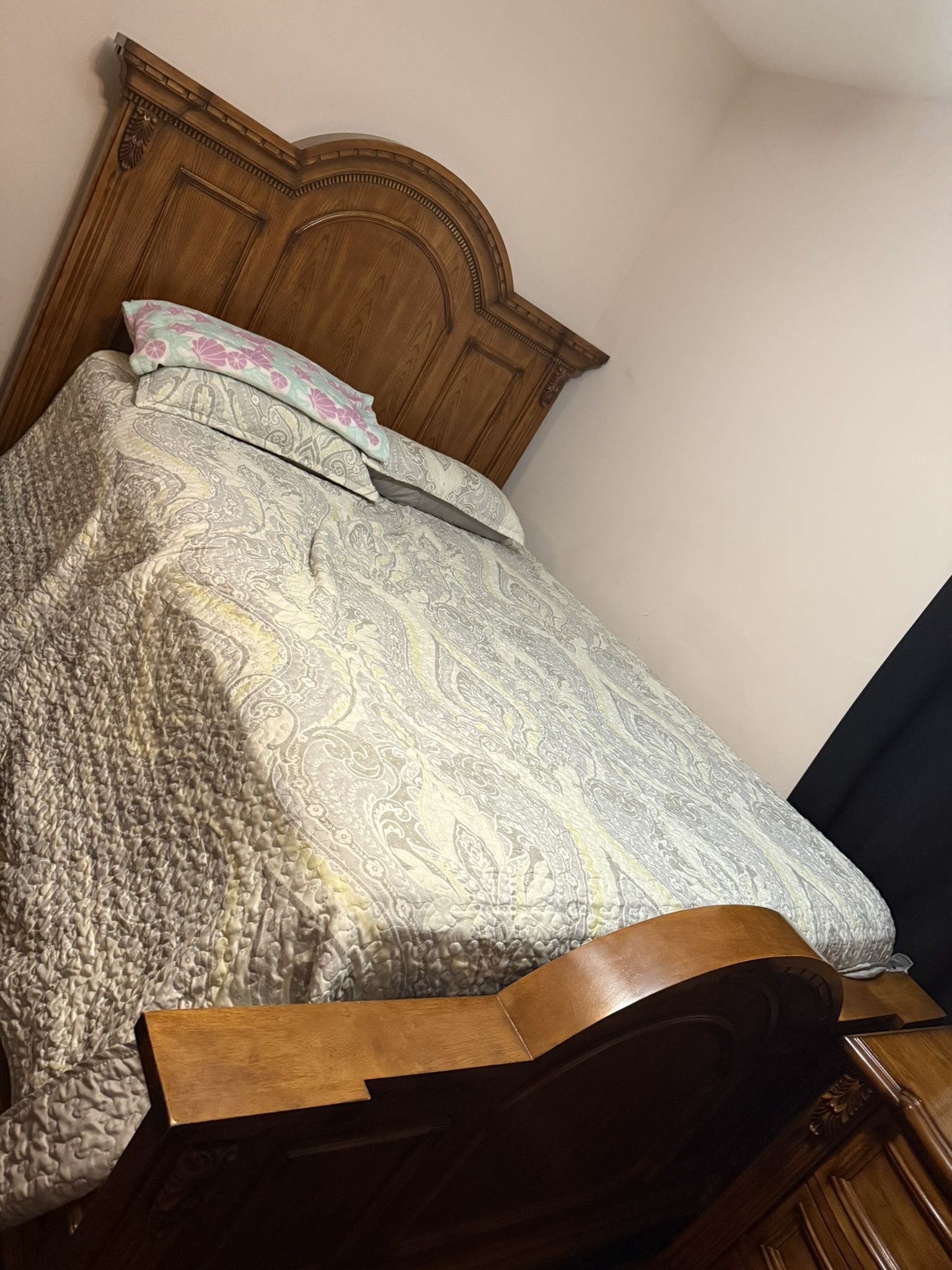Queen Bedroom Set