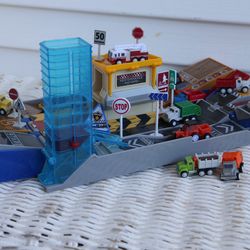 Driven by Battat Set #1- Raceway Playset with Extra Pocket Sized Cars & Signs - Carwash,  Micromachines, Racetrack