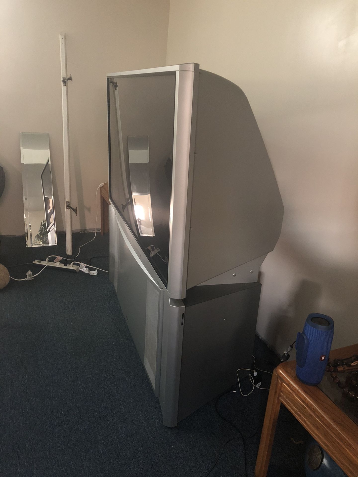 Hitachi 57F510 57" rear projection TV for Sale in Chicago, IL OfferUp