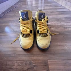 Jordan 4 “Lightning” | Size 9 ( WITH BOX)