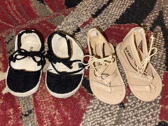 Good condition 2 pairs of baby Old Navy sandals size 12-18month