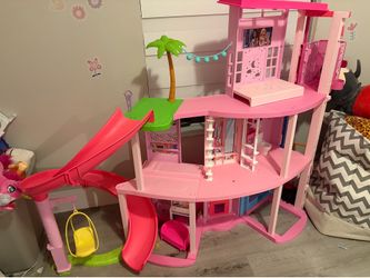 Barbie dream house (no extra accessories)