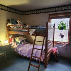 Solid Wood Bunk Bed With 2 Matching Dressers 