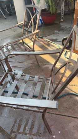 Patio table 6 chairs