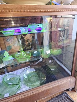 URANIUM GLASS VASELINE DEPRESSION BLACK LIGHT