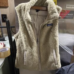 LOW PRICE MOVING- PATAGONIA $190 + TAX FUZZY WOMENS VEST 