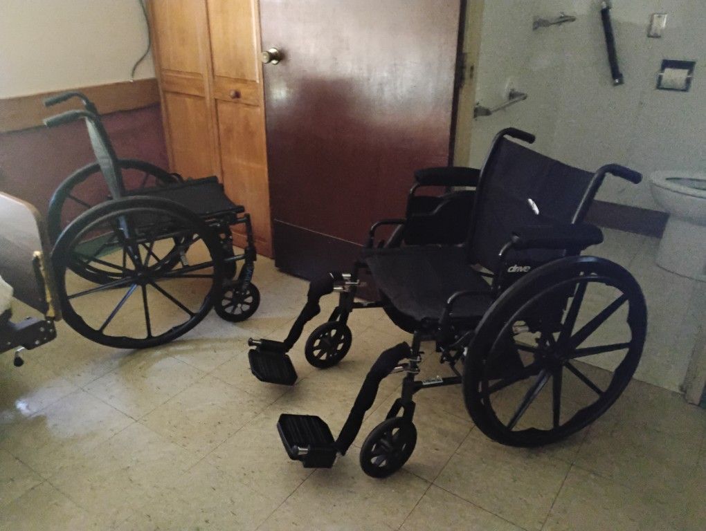 4 MANUAL WHEELCHAIRS FREEEEEEEE!!!!