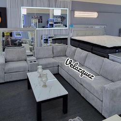 ✅️✅️4-Piece Sectional Set✅️✅️✅️
One-Arm Loveseat x 2 + Corner Wedge + Armless Chair + Console W/USB & Cup Holders✅️✅️✅️