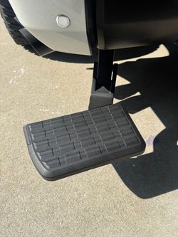 Rear step Toyota Tundra 2022