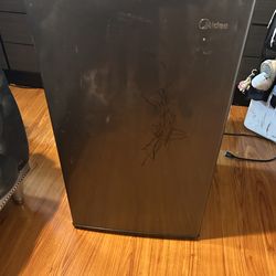 Mini refrigerator