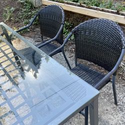 Patio / Outdoor Dining Set With Table And 4 Chairs 