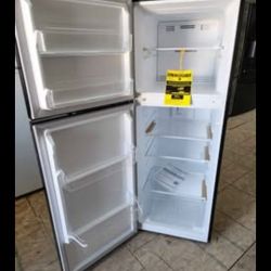NEW Vissani
10.1 cu. ft. Top Freezer Refrigerator in Black Garage Ready