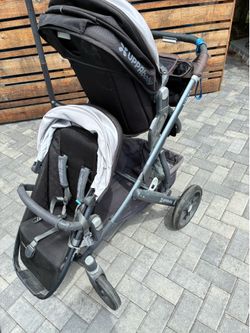 Uppababy Vista V1 Stroller with accessories!