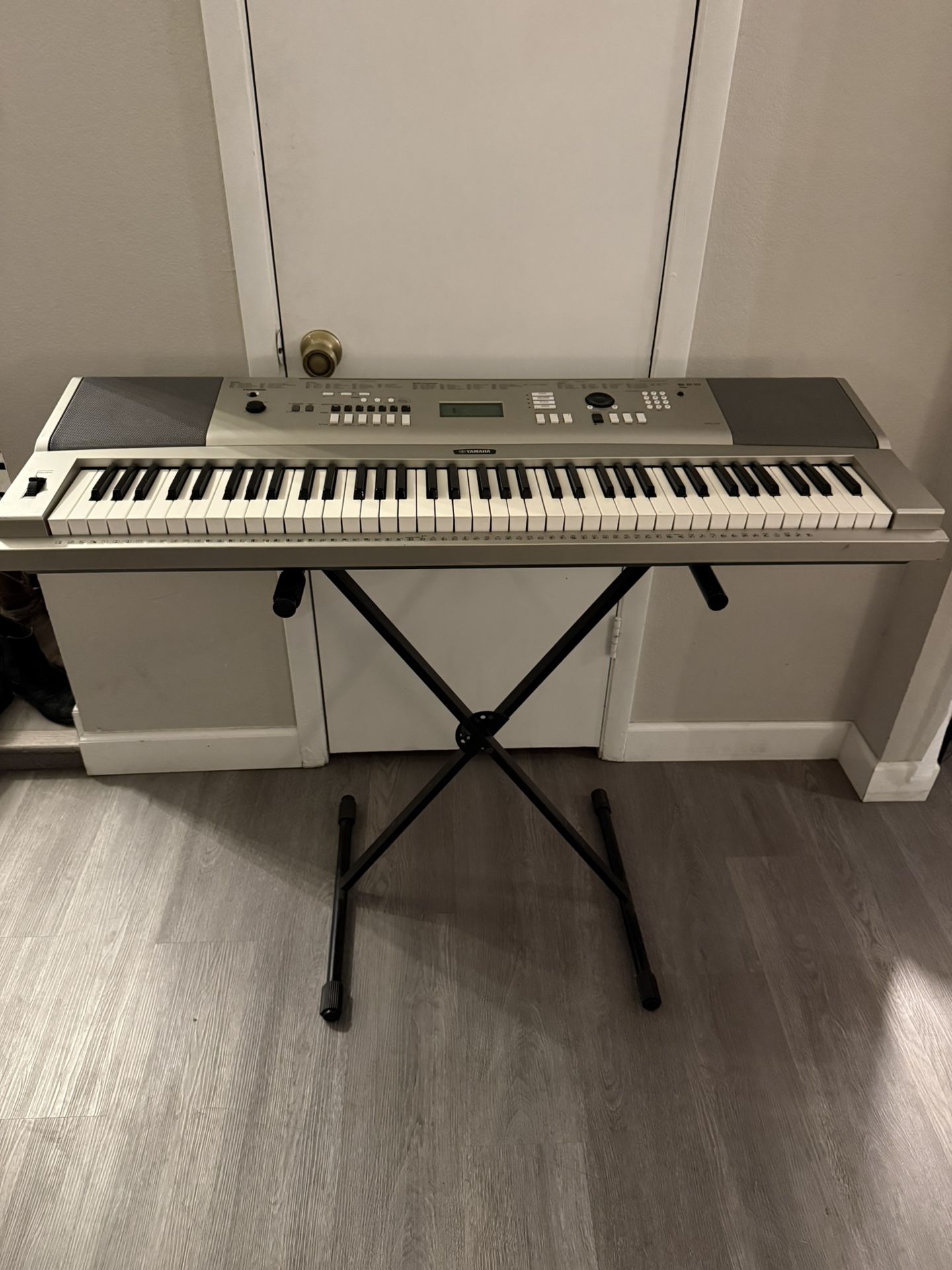 Yamaha Keyboard YPG-235