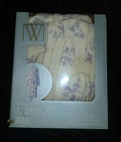 Women's Wayland Square White Ultra Soft Plush Flannel 44 Inch Bath Robe Snowflakes