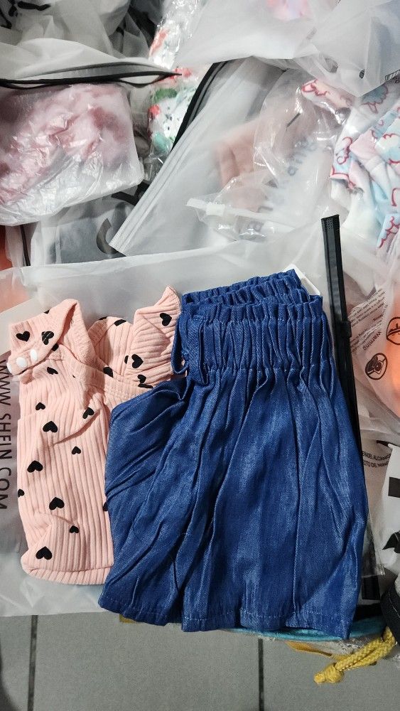 Sale Out 162 Pieces Of Cloth. $2 Each Sold By Lot