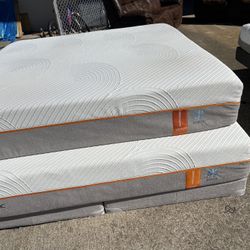King Mattress Tempur/ Pedic Luxe Breeze Firm 