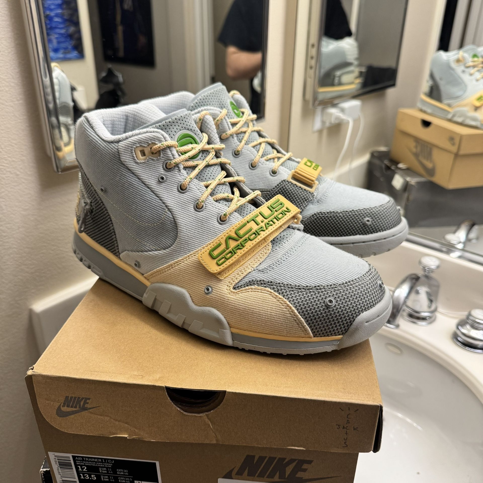 Men’s Nike Travis Scott Trainers Size 12 Used