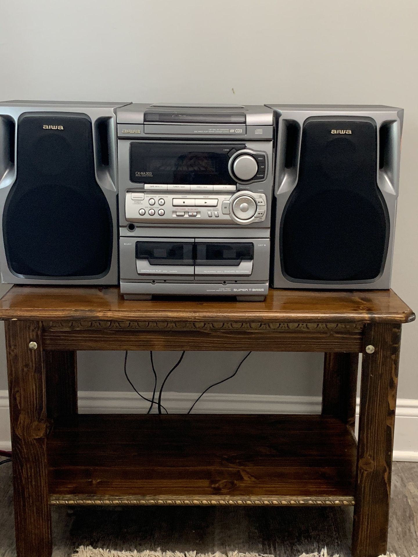 Aiwa old school stereo system and duel cassette player/ in a very good condition
