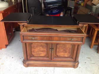 Quality buffet server by Bernhardt with lovely wooden inlay