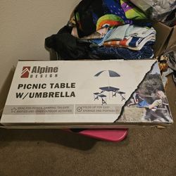 Picnic table with umbrella (Eastside)