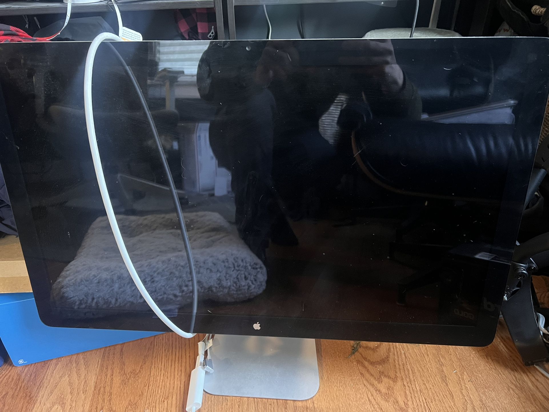 FREE Apple Cinema Display 27”