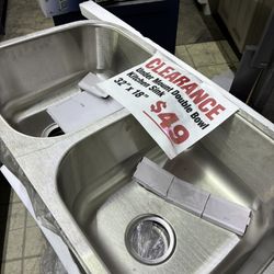 32" x 18" Under Mount Double Bowl Kitchen Sink