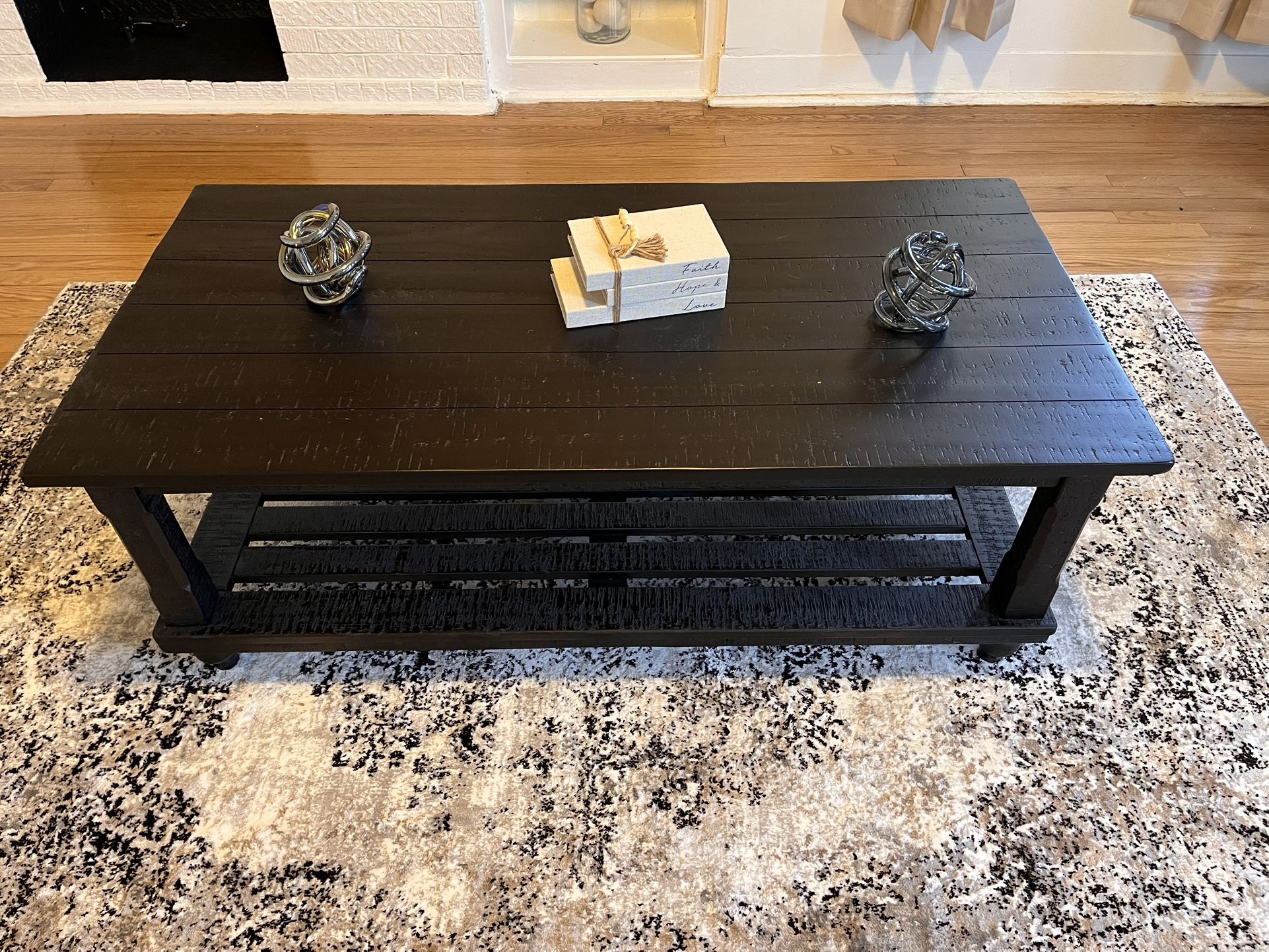 3 Pc Coffee & end table set .
