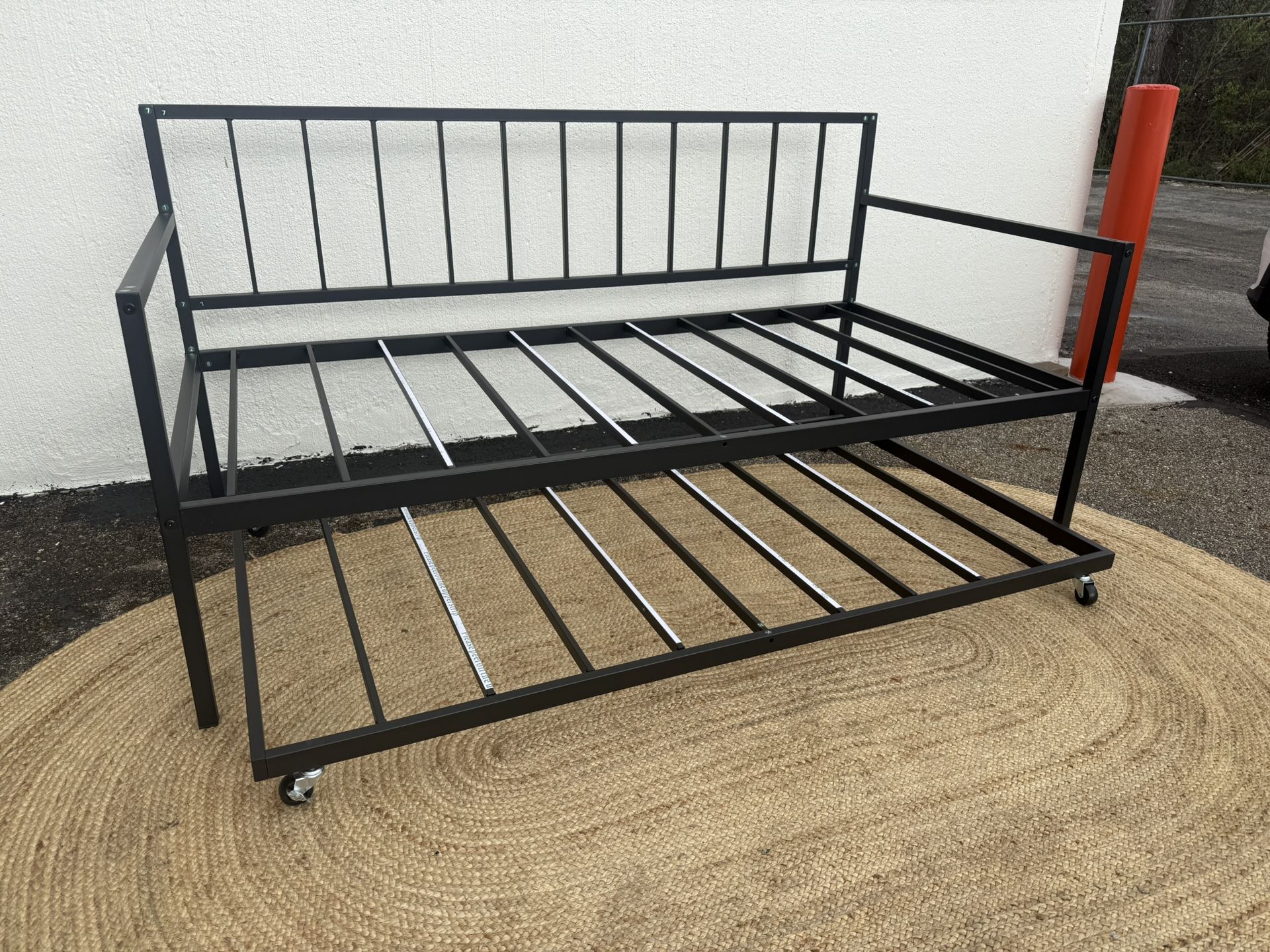 New Twin Size Metal Daybed With Trundle