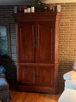 Entertainment cabinet