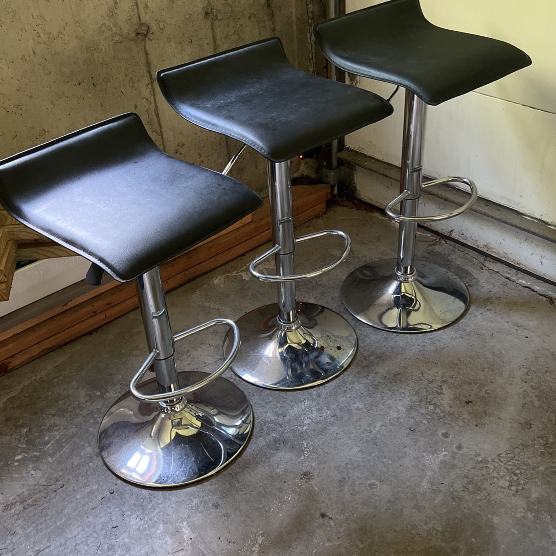 3 High Bar Chairs Almost New