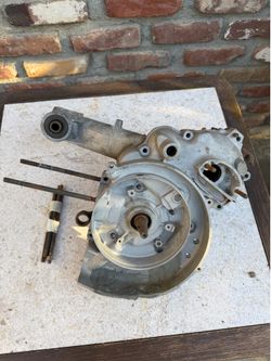 Vespa P200e engine case / parts