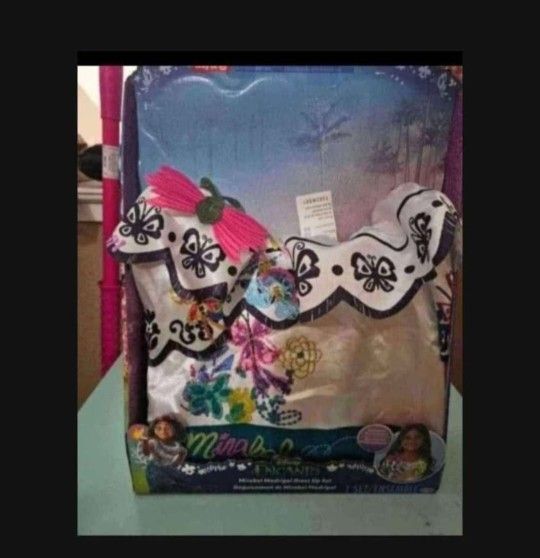 NEW ENCANTO MIRABEL MADRIGAL DRESS ONLY (MISSING ACCESSORIES) size 4/6x 100%POLYESTER 

Dress Only!