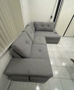 GREY SLEEPER SECTIONAL 🛋️ storage & 2 ottoman