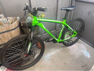 2 specialized bikes his/hers medium mountain bikes