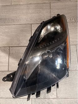 Toyota Prius driver side headlight assembly
