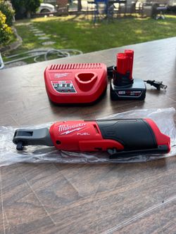 Milwaukee M12 3/8in Ratchet with battery and charger