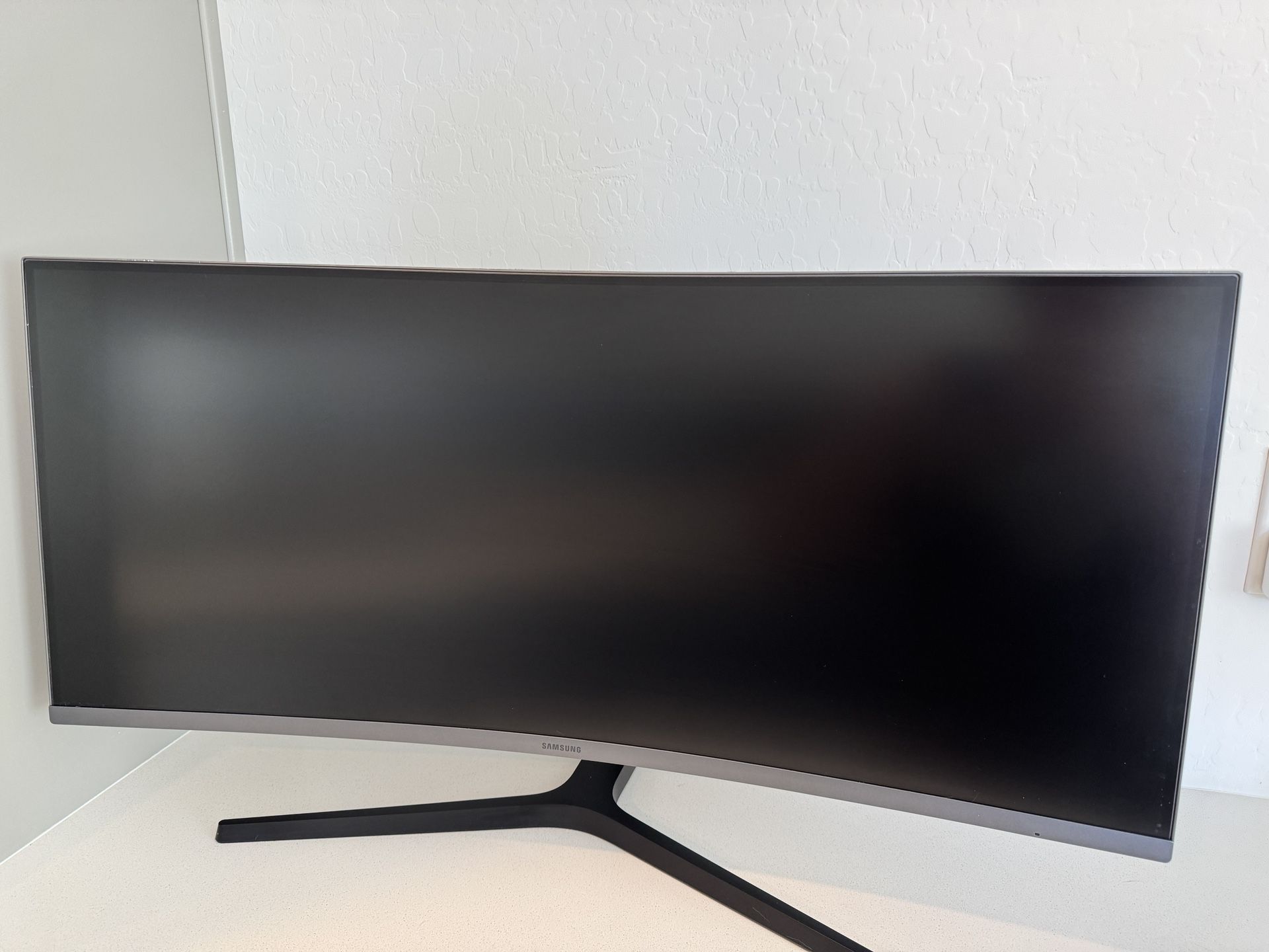 Samsung 34” UHD Monitor CH890 Series