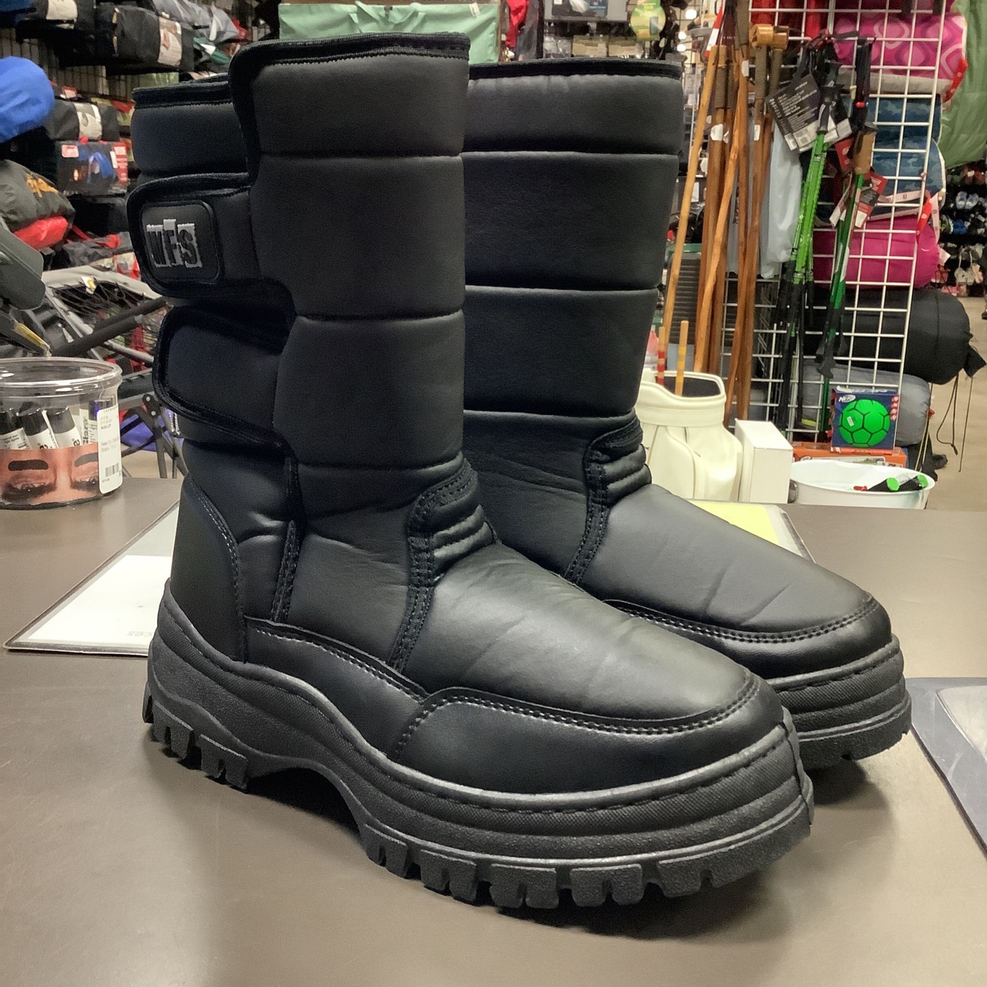 New WFS Men’s Snow Jogger Boots Size 9 SKU 556795 for Sale in Phoenix, AZ OfferUp