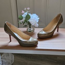 Women's Christian Louboutin Bronze Patent Leather High-End Luxury Pump Heels Size 7 US