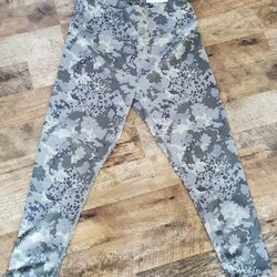 Maurices L Short high waisted legging gray green floral slight camo straight leg