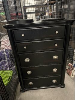 Chest of drawers
