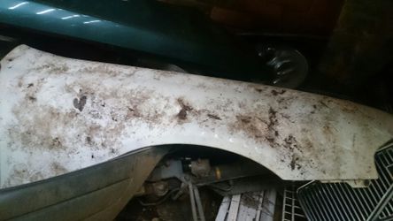 1996 MAZDA RIGHT FENDER WHITE