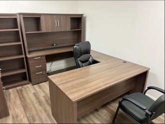 66" W x 96" D Executive U-Shaped Desk Suite with Hutch & Full Wall Storage – $600 📦 Florida