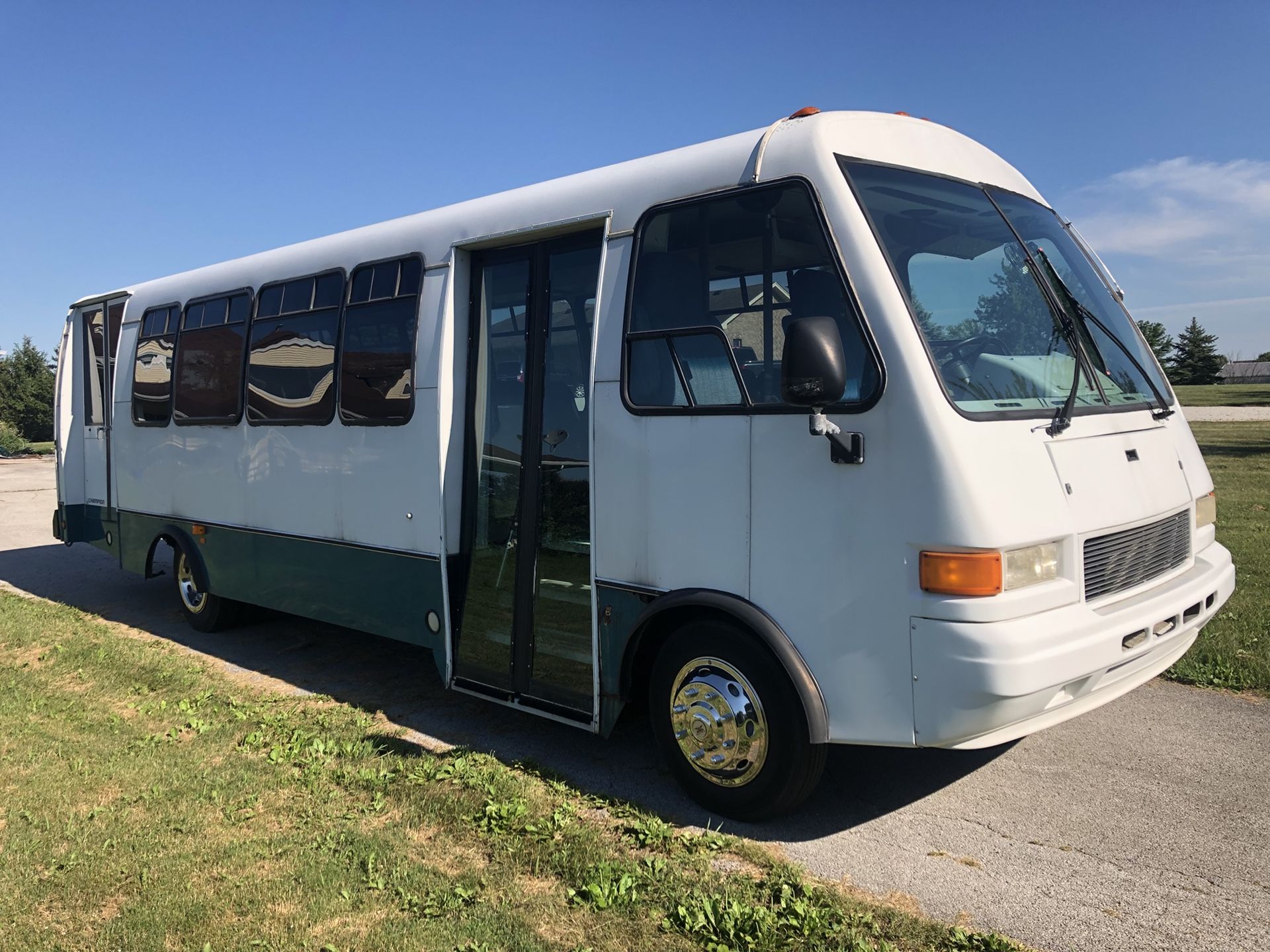 1998 freightliner champion bus 5.9 Cummins diesel