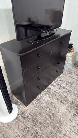 8 dresser drawers